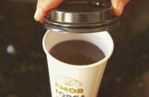 Saiba como um simples copo de café pode trazer malefícios a sua saúde