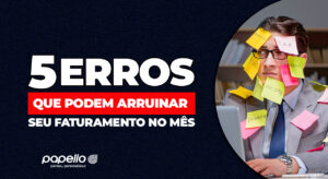 gestor analisando pedidos, estoque e planilha de vendas antes de uma campanha promocional.